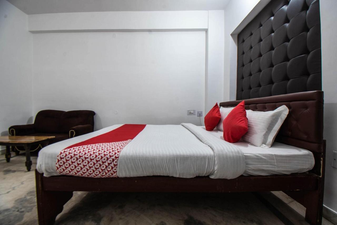Oyo 29792 Piyush Hajipur Hotel Kültér fotó